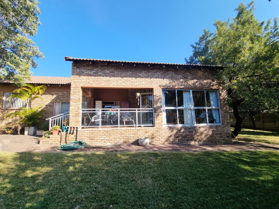 3 Bedroom Property for Sale in Safari Gardens North West